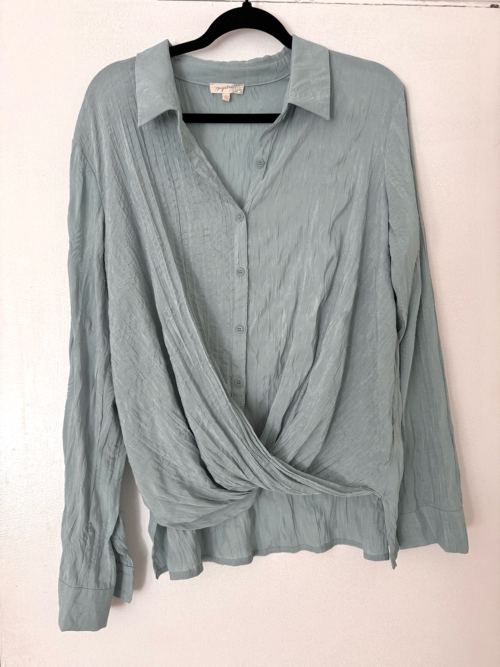 Mystree Crinkle Twist-Front Button-Down Shirt